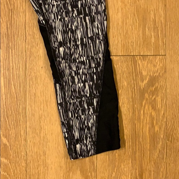 Nike Workout Crop Leggings - Picture 3 of 7